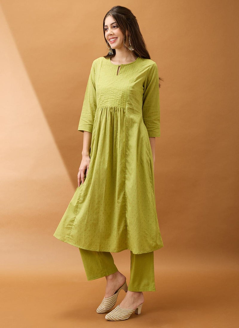 جلو باص طقم نسائي كورتا مزين بالزري مع بنطلون - Image 3